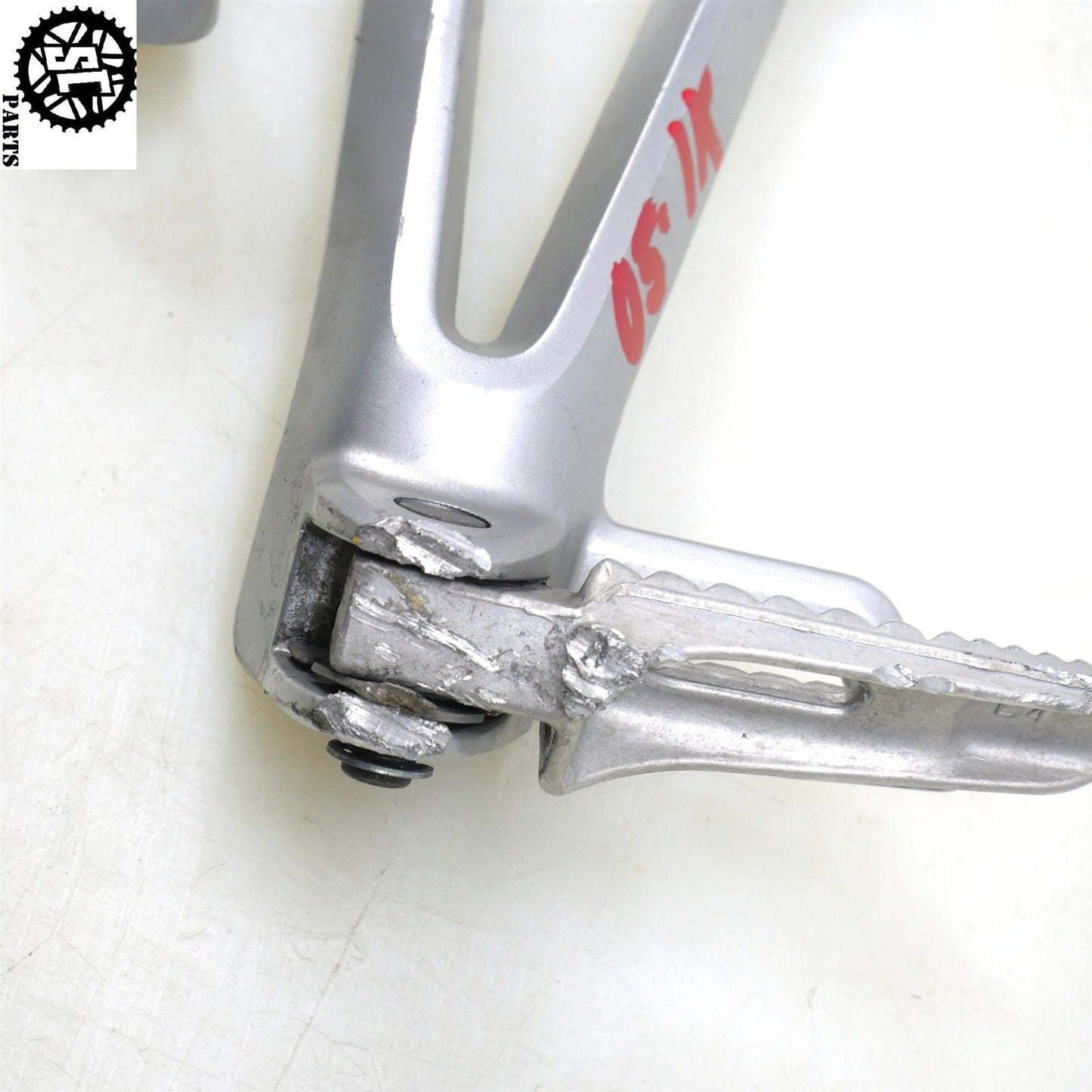 2005 2006 SUZUKI GSXR 1000 REAR PASSENGER PEG BRACKET S22