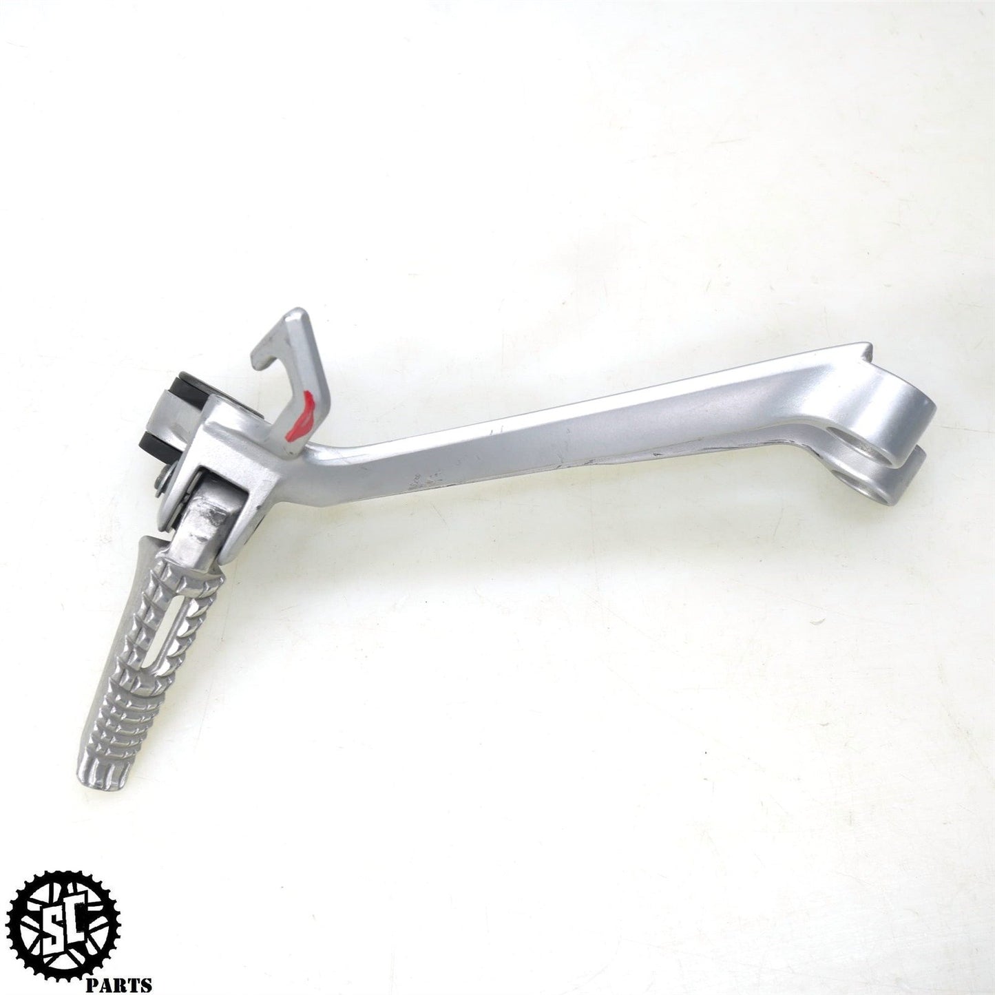 2005 2006 SUZUKI GSXR 1000 REAR PASSENGER PEG BRACKET S22