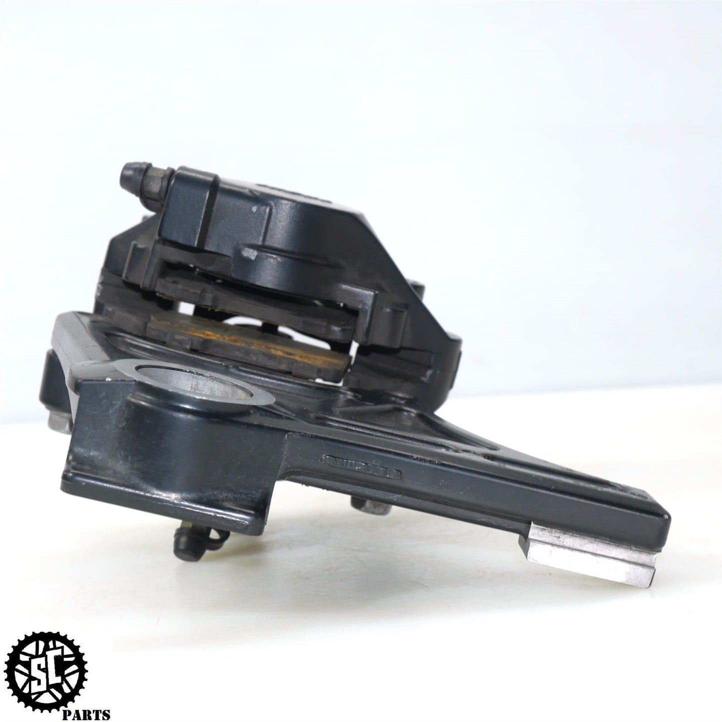 2005 2006 SUZUKI GSXR 1000 REAR BRAKE CALIPER BRACKET S22