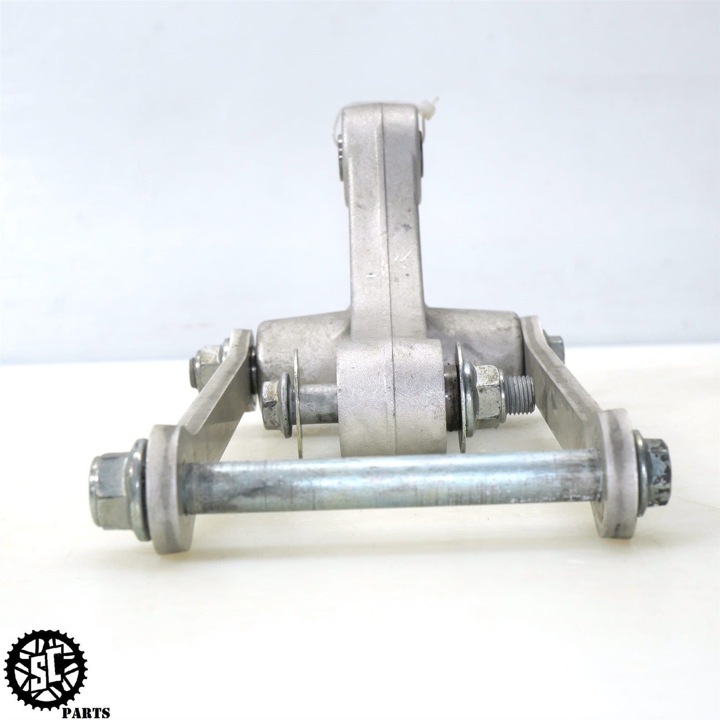 2005 2006 SUZUKI GSXR 1000 REAR SHOCK SUSPENSION DOG BONE LINKAGE S22