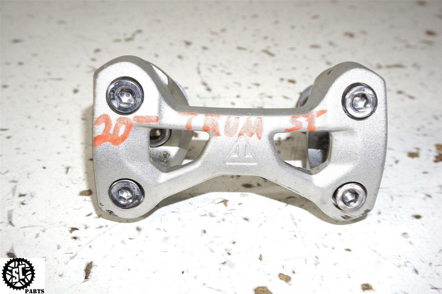 17-21 TRIUMPH STREET TRIPLE 765 HANDLEBAR RISER CLAMP T31