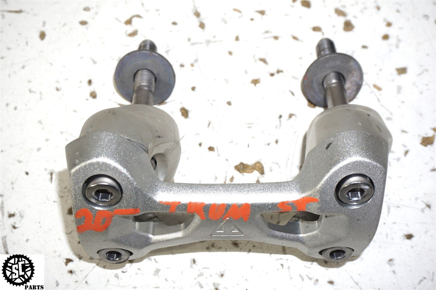 17-21 TRIUMPH STREET TRIPLE 765 HANDLEBAR RISER CLAMP T31