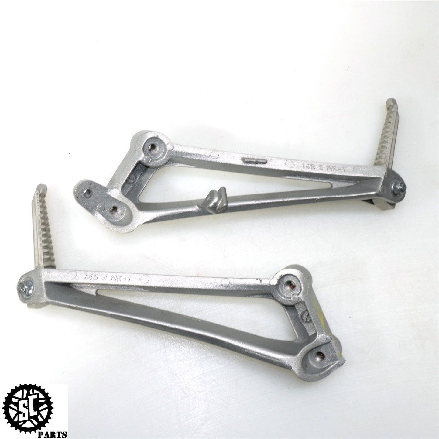 2009-2014 YAMAHA YZF R1 LEFT RIGHT REAR BACK PASSENGER FOOT PEG BRACKET Y41
