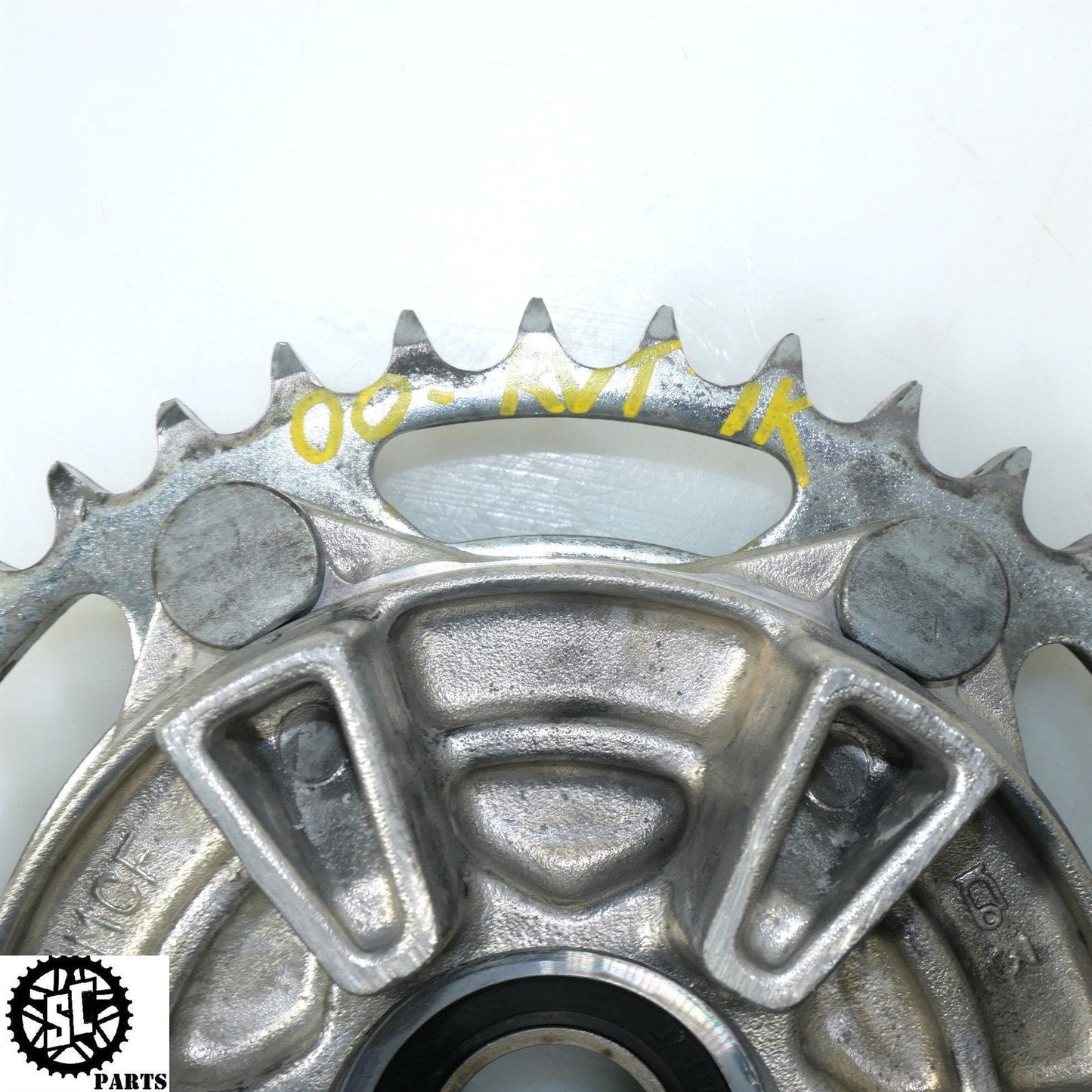 2000-2001 HONDA RVT1000R RC51 REAR WHEEL HUB SPROCKET H18