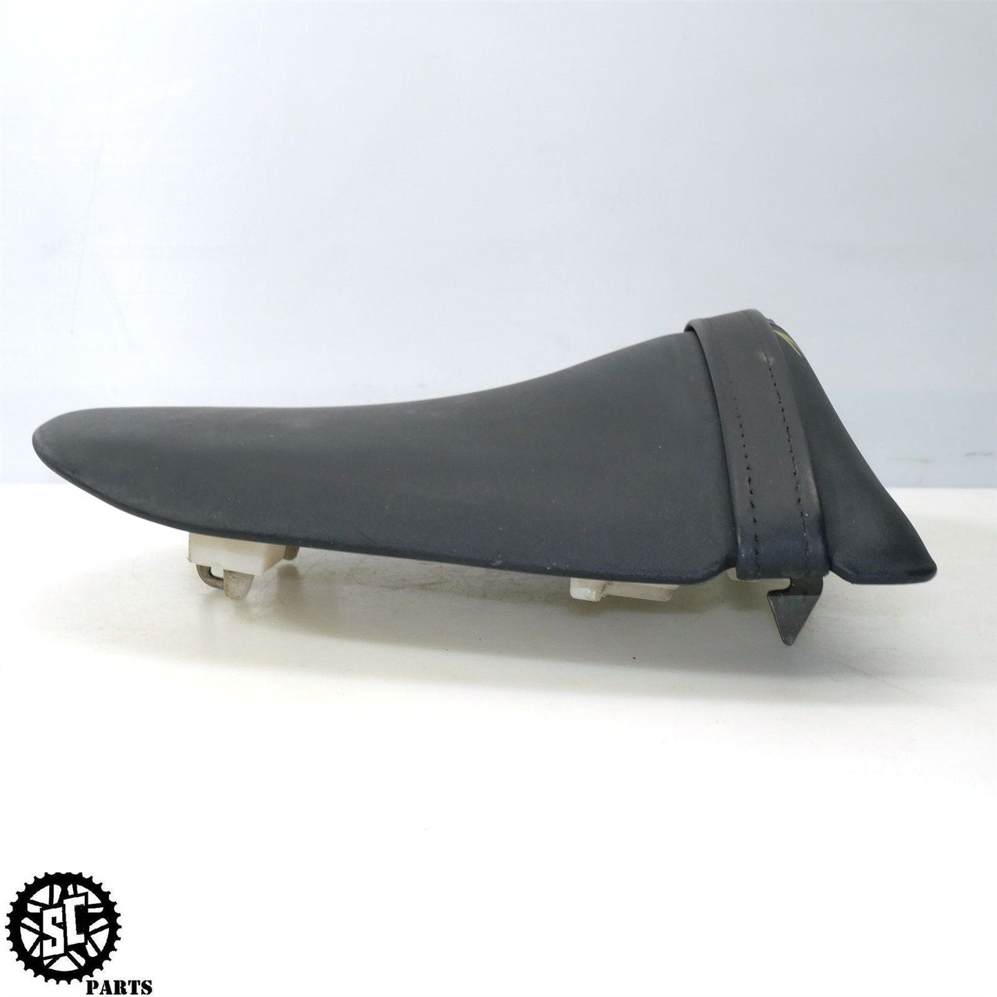 2003-2006 KAWASAKI Z1000 REAR PASSENGER SEAT K30