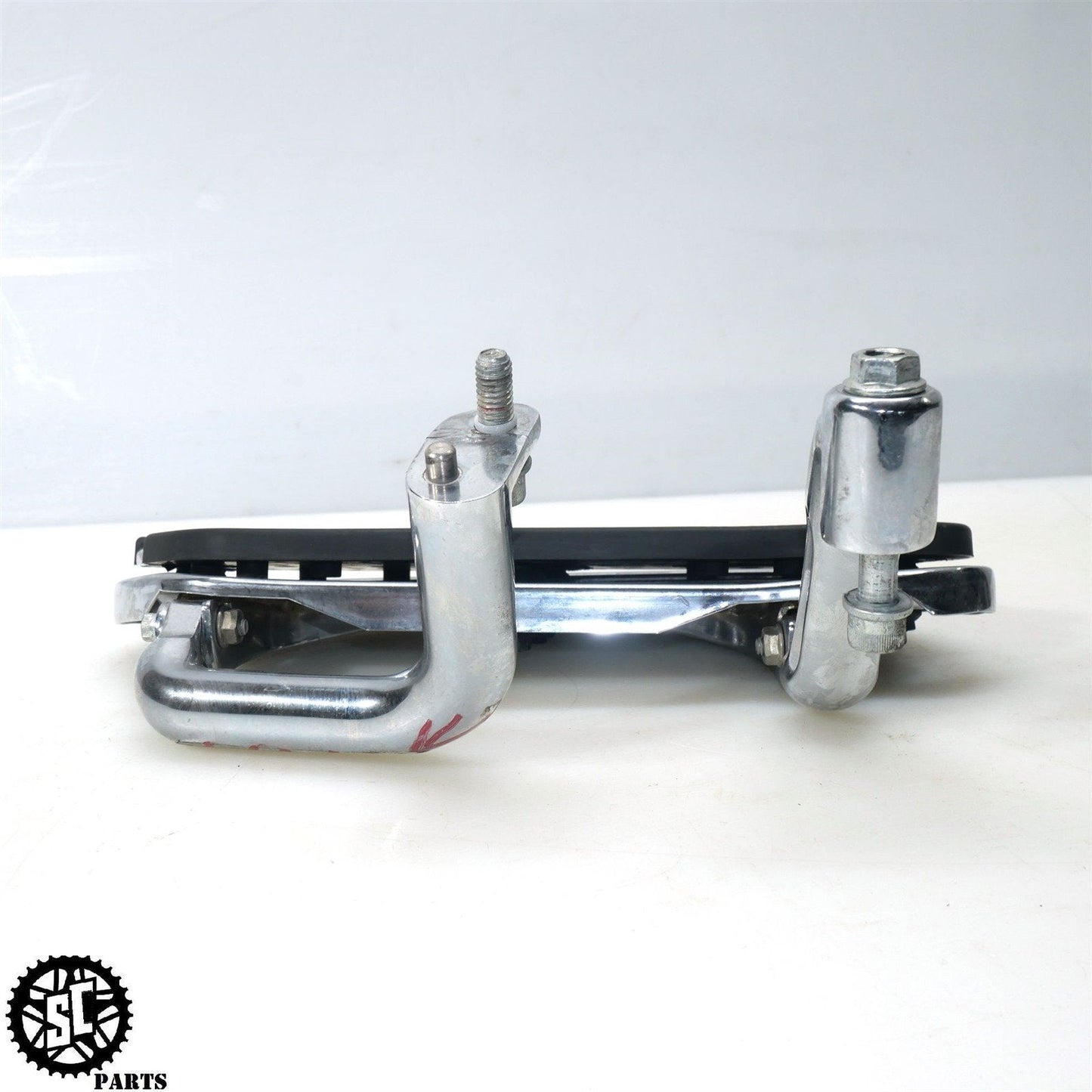 2014 HARLEY ULTRA LIMITED CVO FLOORBOARD BRACKET CHROME SLIPSTREAM 50500093 HD50