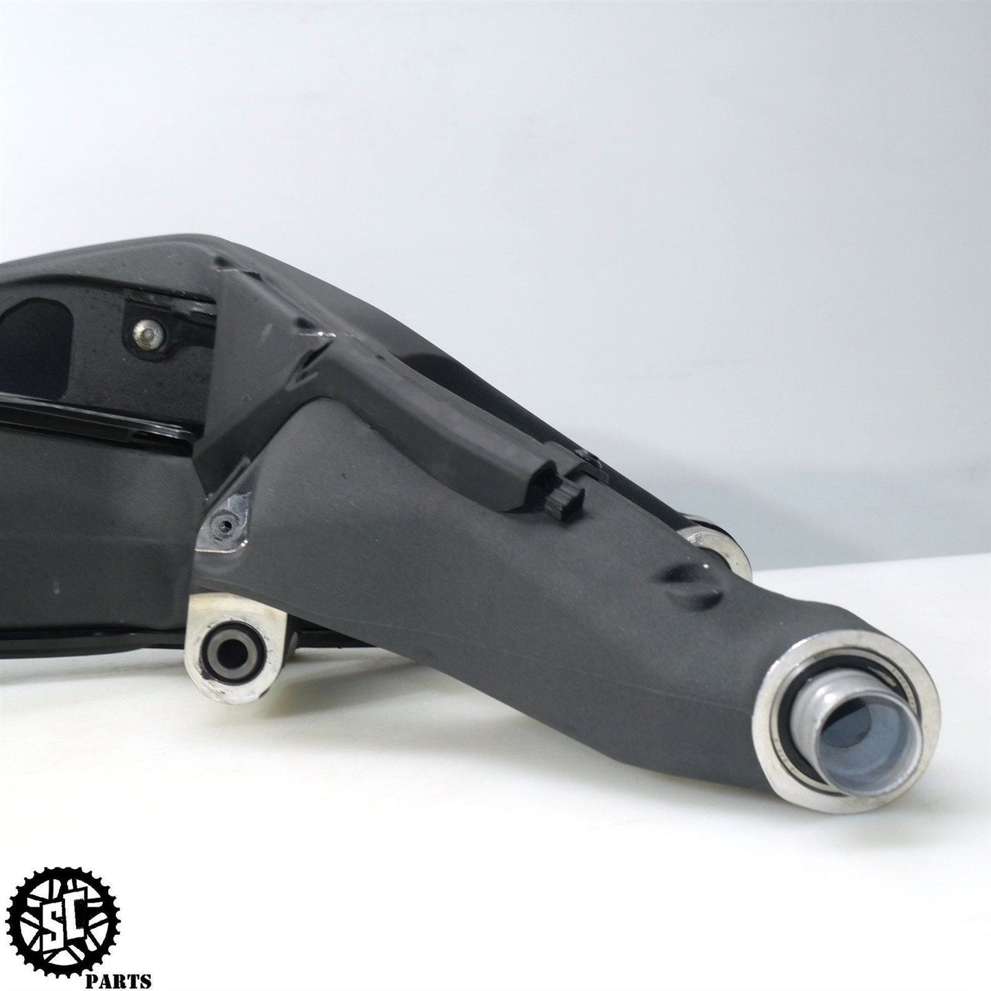 2018-2022 DUCATI PANIGALE V4S REAR SWINGARM HUB 37032192B D33