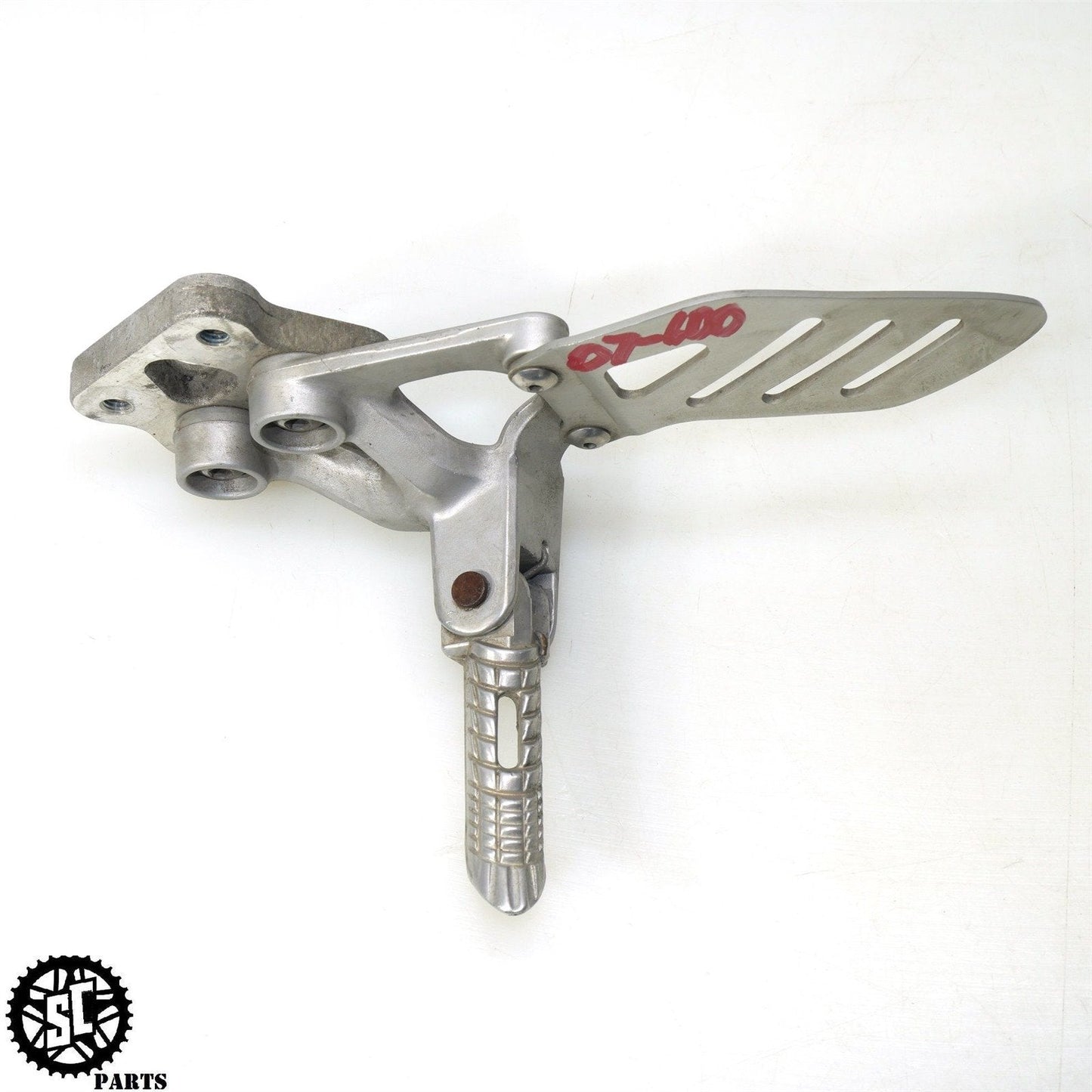 06 07 SUZUKI GSXR 600 LEFT REARSET FRONT FOOT PEG S03