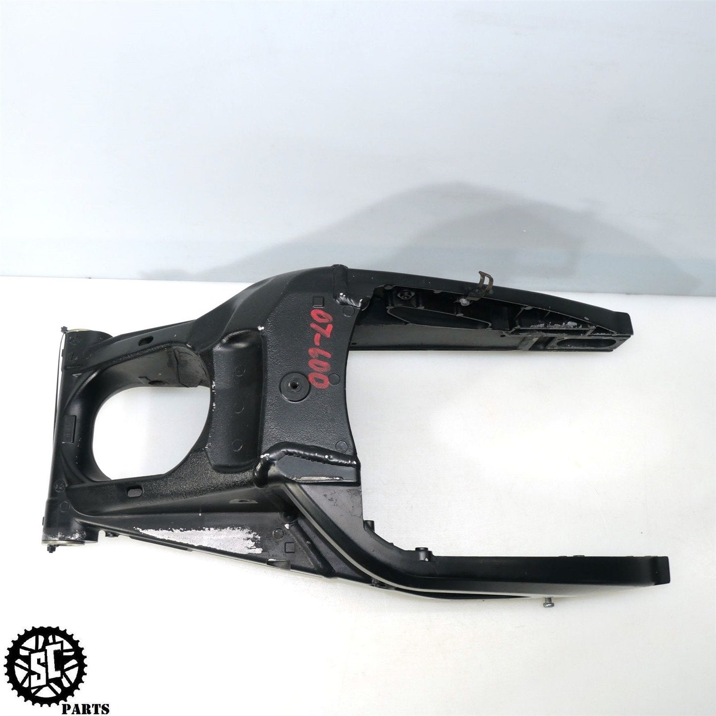 06 07 SUZUKI GSXR 600 REAR SWING ARM S03