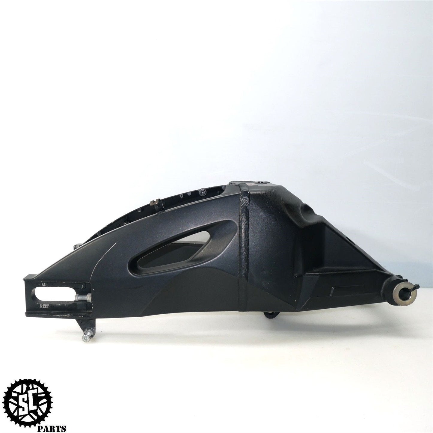 06 07 SUZUKI GSXR 600 REAR SWING ARM S03