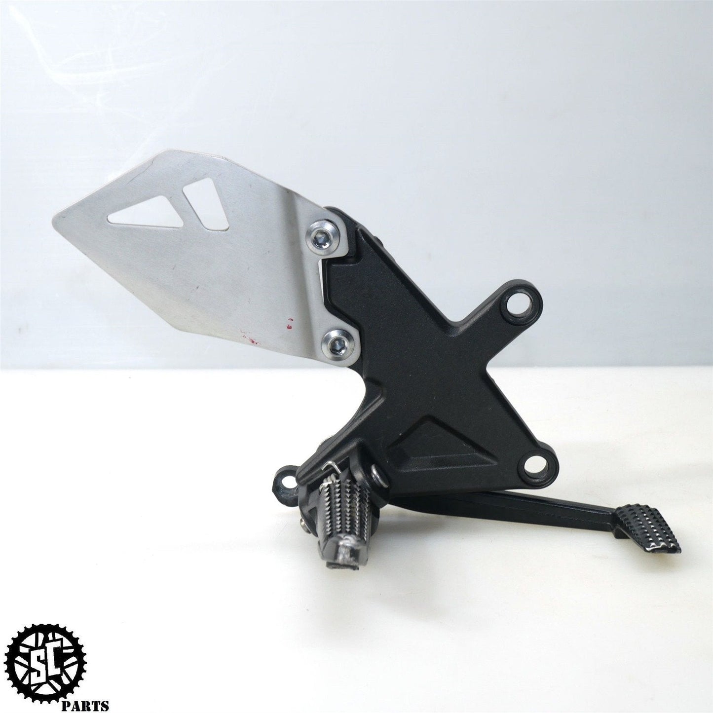 2016-2019 2017 2018 KAWASAKI NINJA ZX10R RIGHT REARSET FOOT PEG BRAKE PEDAL K39
