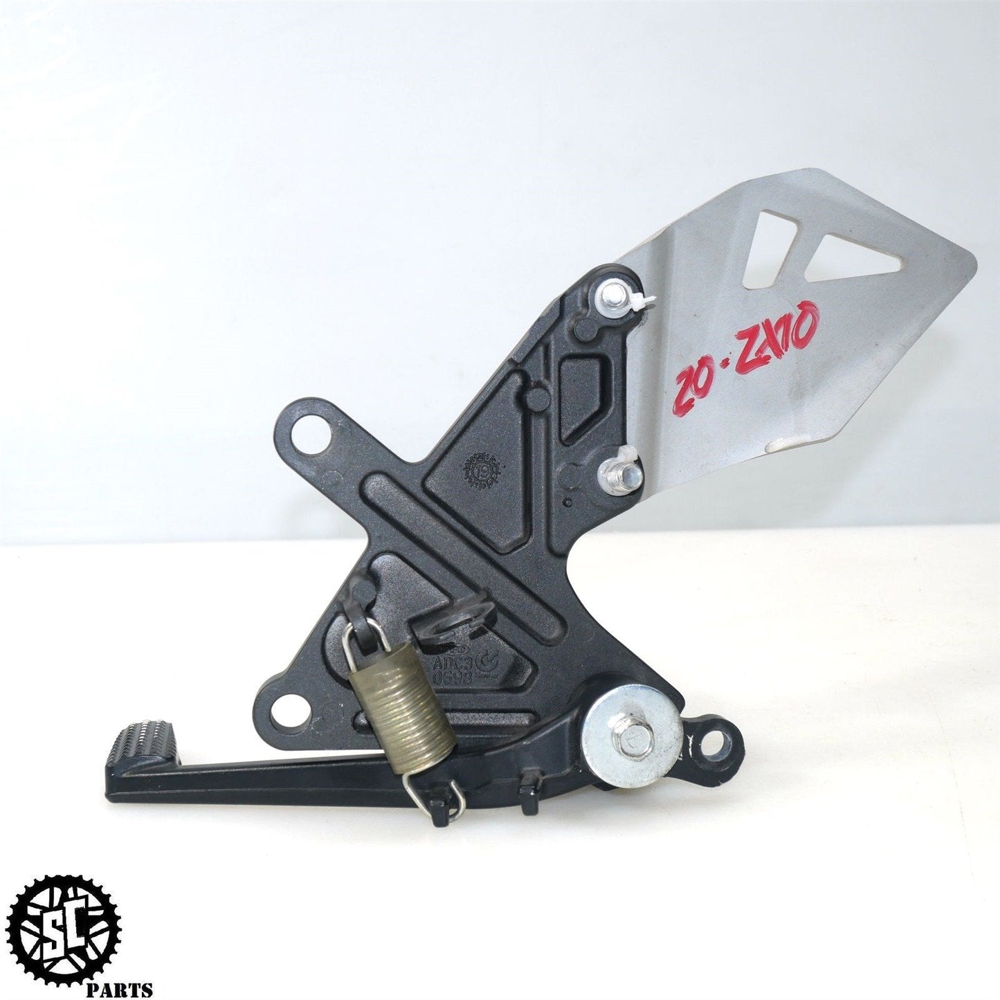 2016-2019 2017 2018 KAWASAKI NINJA ZX10R RIGHT REARSET FOOT PEG BRAKE PEDAL K39