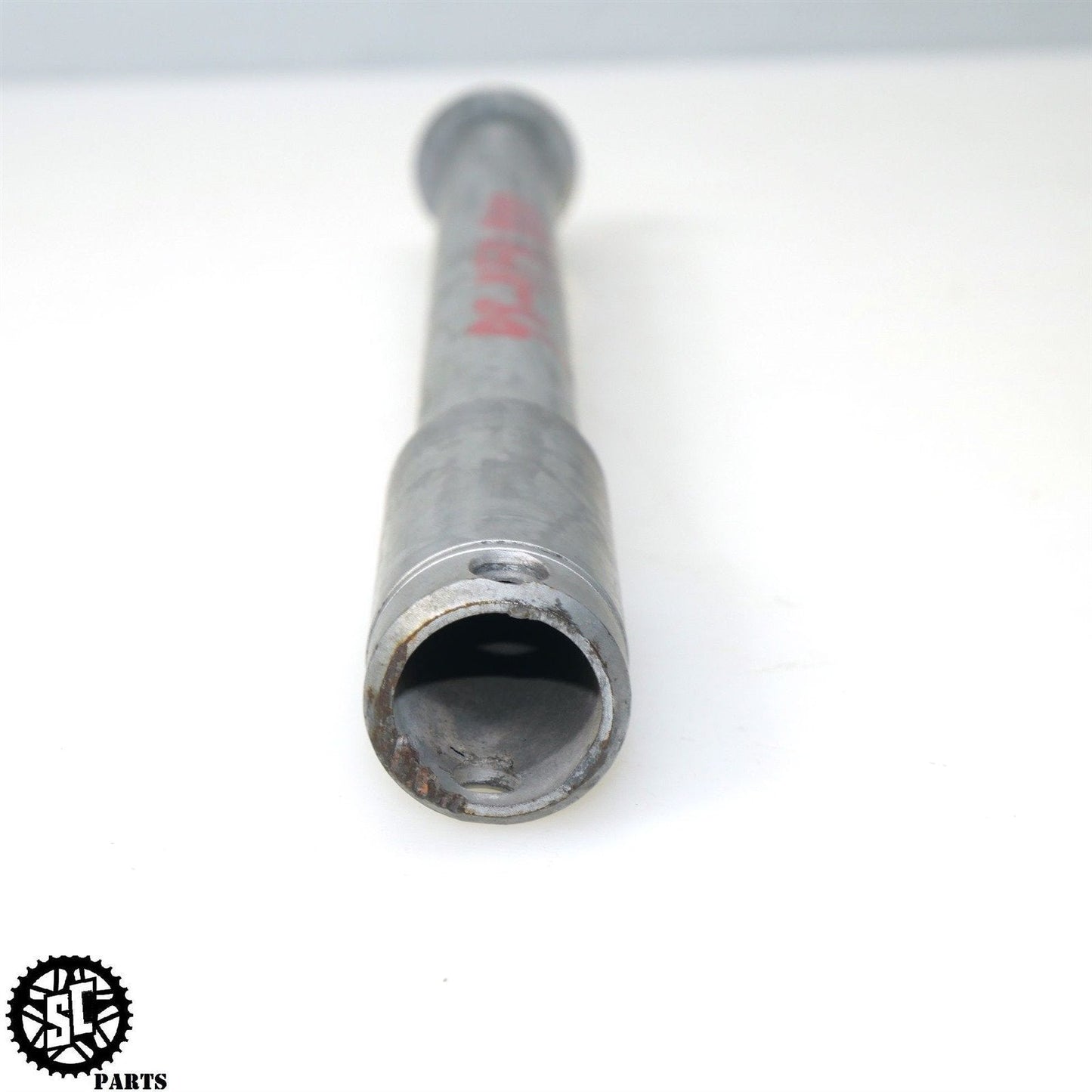 98 99 00 01 HONDA VFR800 FRONT WHEEL AXLE BOLT 44301-MBG-000 H30