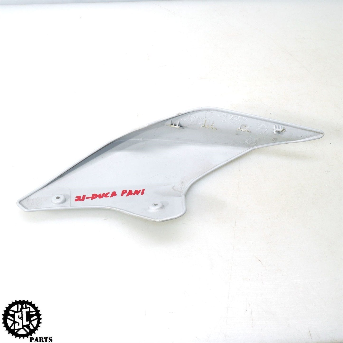 20-23 2021 DUCATI PANIGALE V2 REAR RIGHT TAIL FAIRING COVER 48216881A D35