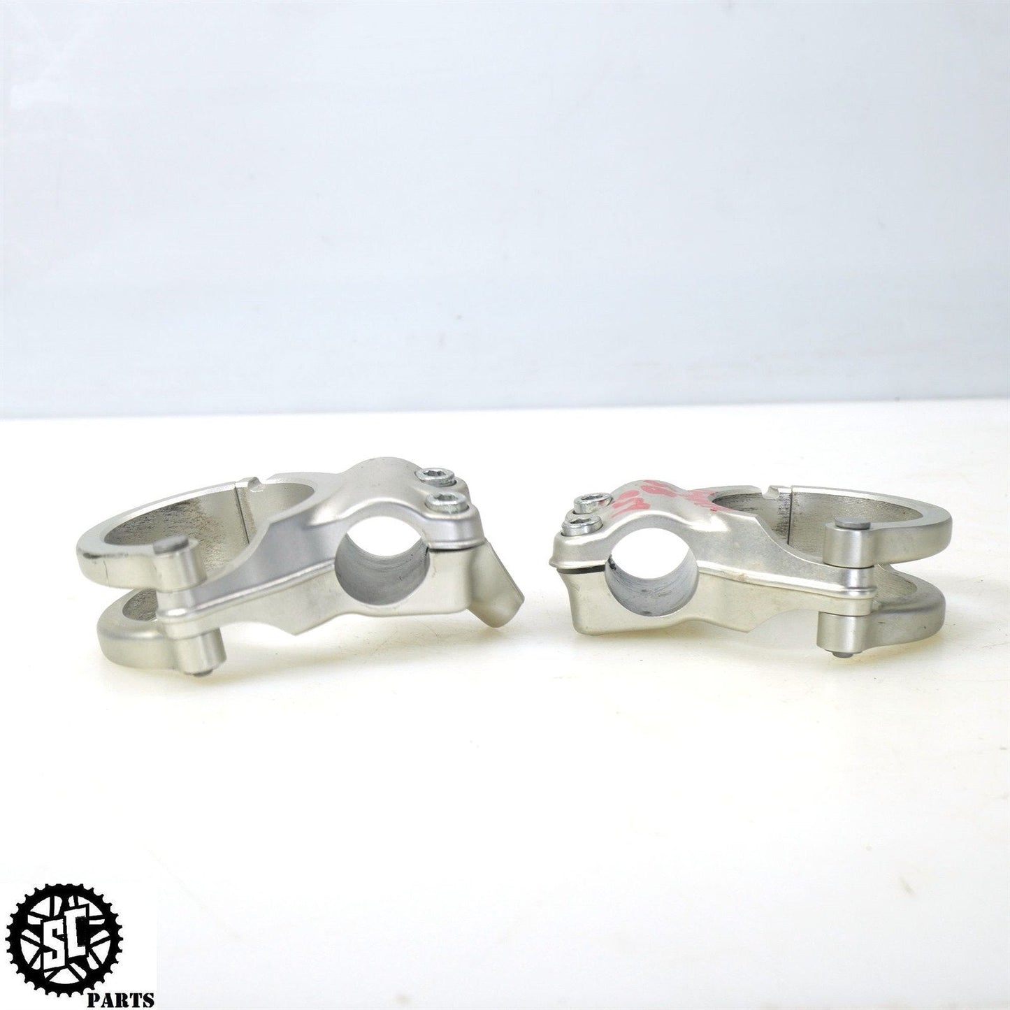 16-19 DUCATI PANIGALE 899 959 1199 1299 LEFT RIGHT CLIP ON BRACKET D02