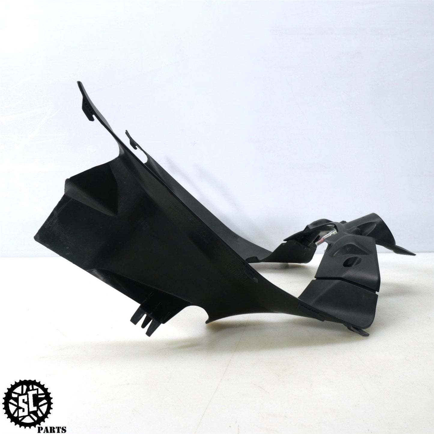 16-19 DUCATI PANIGALE 959 IGNITION SWITCH COVER D02