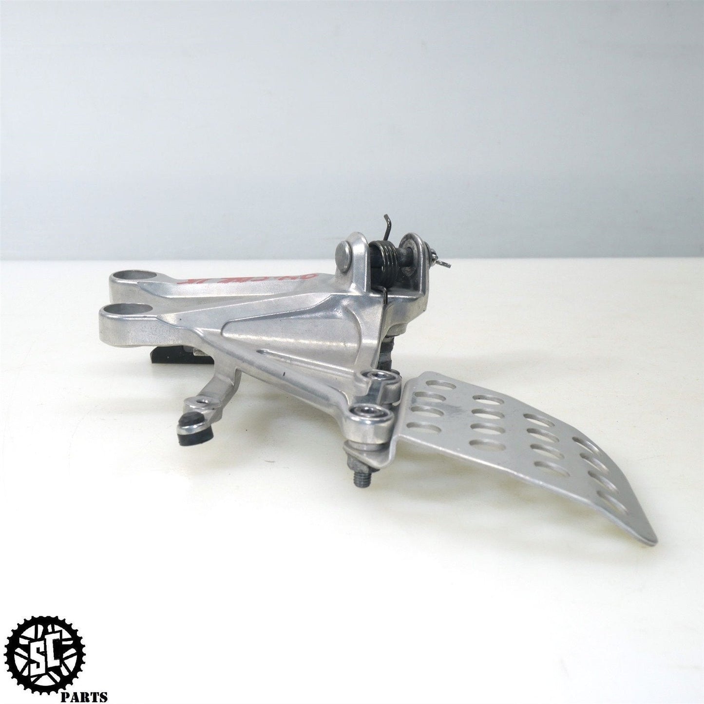 2004 HONDA CBR1000RR RIGHT REARSET FOOT PEG BRACKET H24