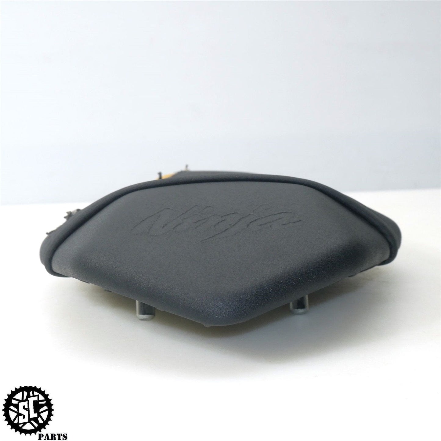 21-23 KAWASAKI NINJA ZX10R REAR PASSENGER SEAT K04