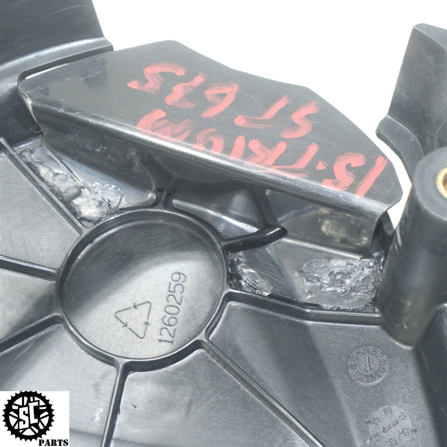 2015 TRIUMPH STREET TRIPLE 675 FRONT SPROCKET COVER T22