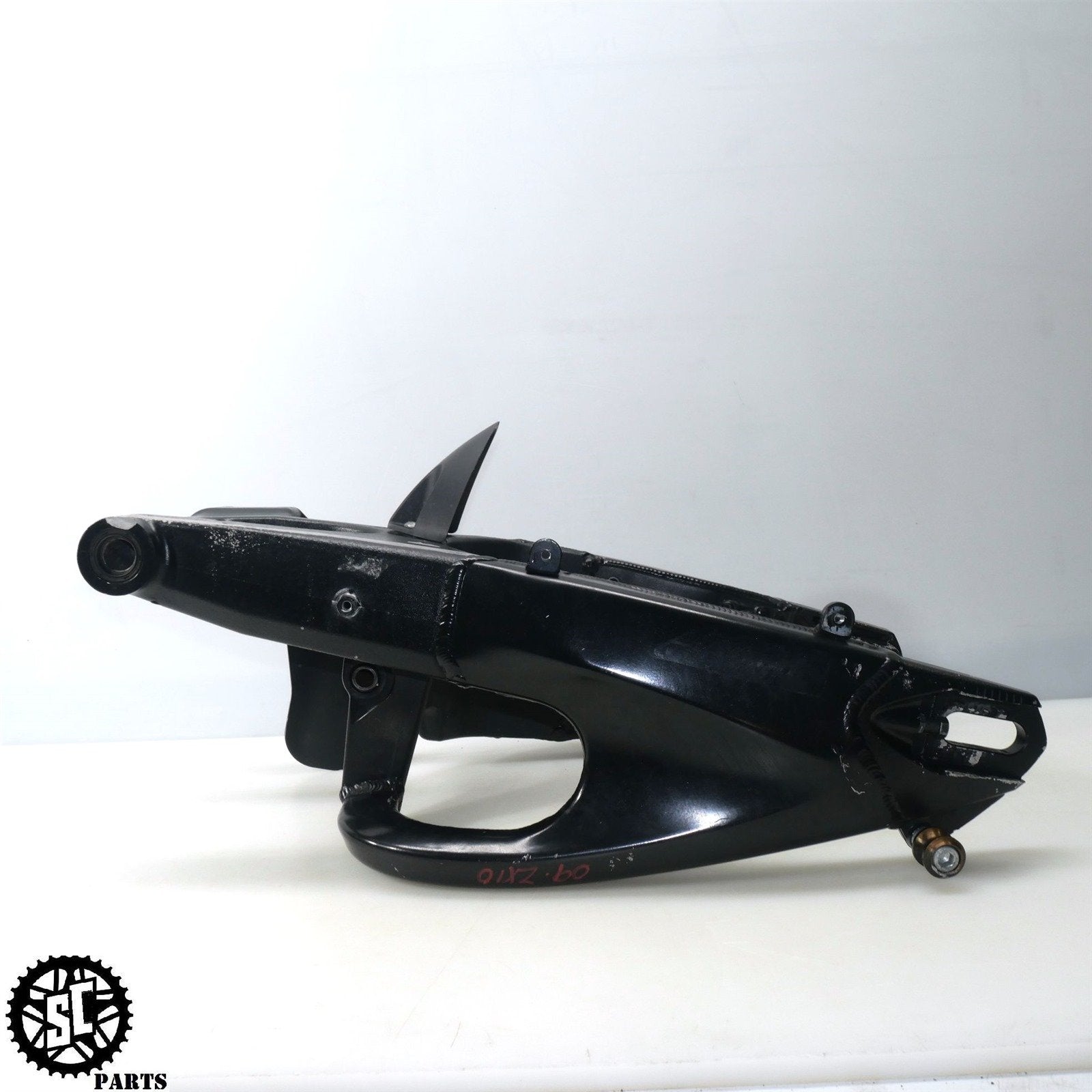 2007 KAWASAKI NINJA ZX10R REAR SWINGARM K50 – SALVAGECYCLEPARTS