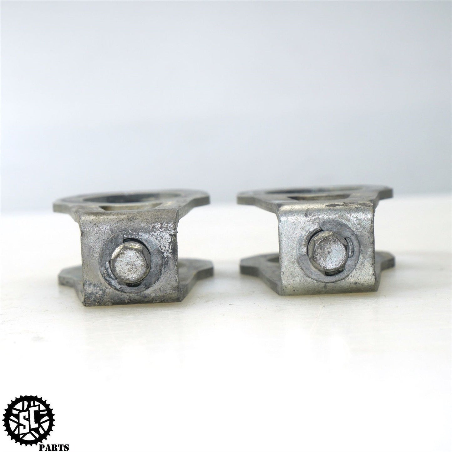 2015 DUCATI MONSTER 821 CHAIN ADJUSTER TENSIONER AXLE BLOCKS D28