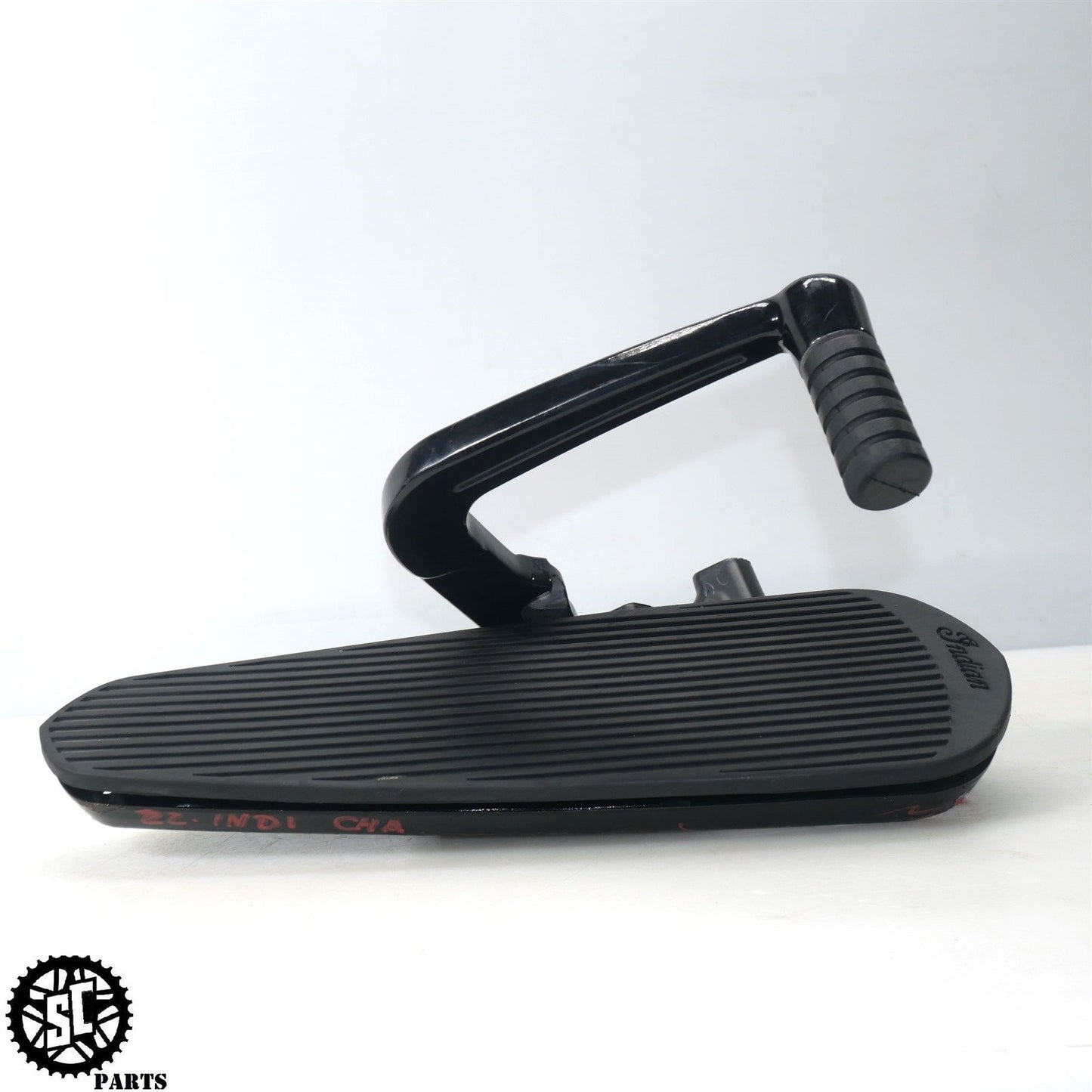 2022 INDIAN CHALLENGER RIGHT FRONT FLOORBOARD BRAKE PEDAL BRACKET HD48