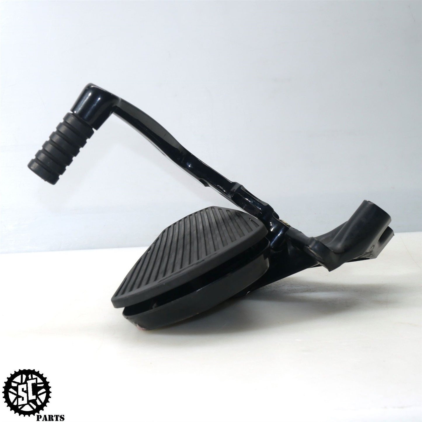 2022 INDIAN CHALLENGER RIGHT FRONT FLOORBOARD BRAKE PEDAL BRACKET HD48