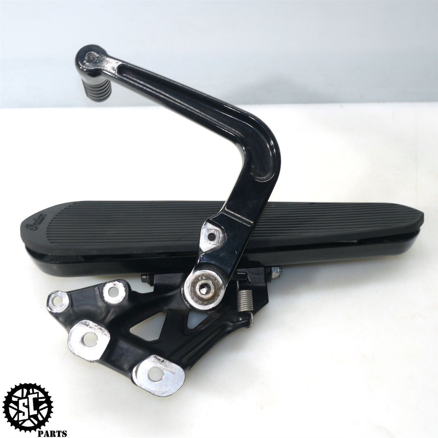 2022 INDIAN CHALLENGER RIGHT FRONT FLOORBOARD BRAKE PEDAL BRACKET HD48