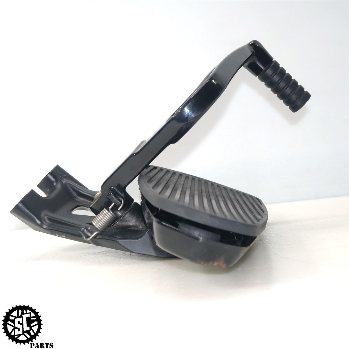 2022 INDIAN CHALLENGER RIGHT FRONT FLOORBOARD BRAKE PEDAL BRACKET HD48