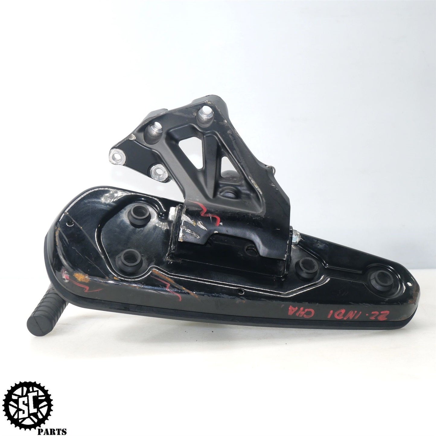 2022 INDIAN CHALLENGER RIGHT FRONT FLOORBOARD BRAKE PEDAL BRACKET HD48
