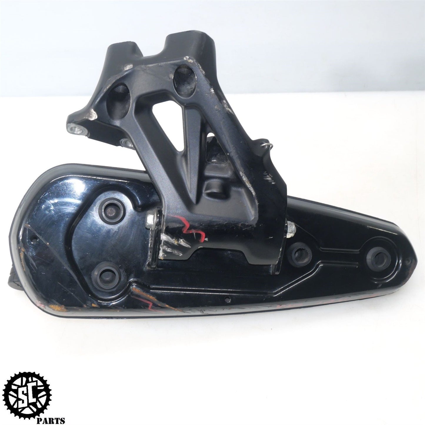 2022 INDIAN CHALLENGER RIGHT FRONT FLOORBOARD BRAKE PEDAL BRACKET HD48