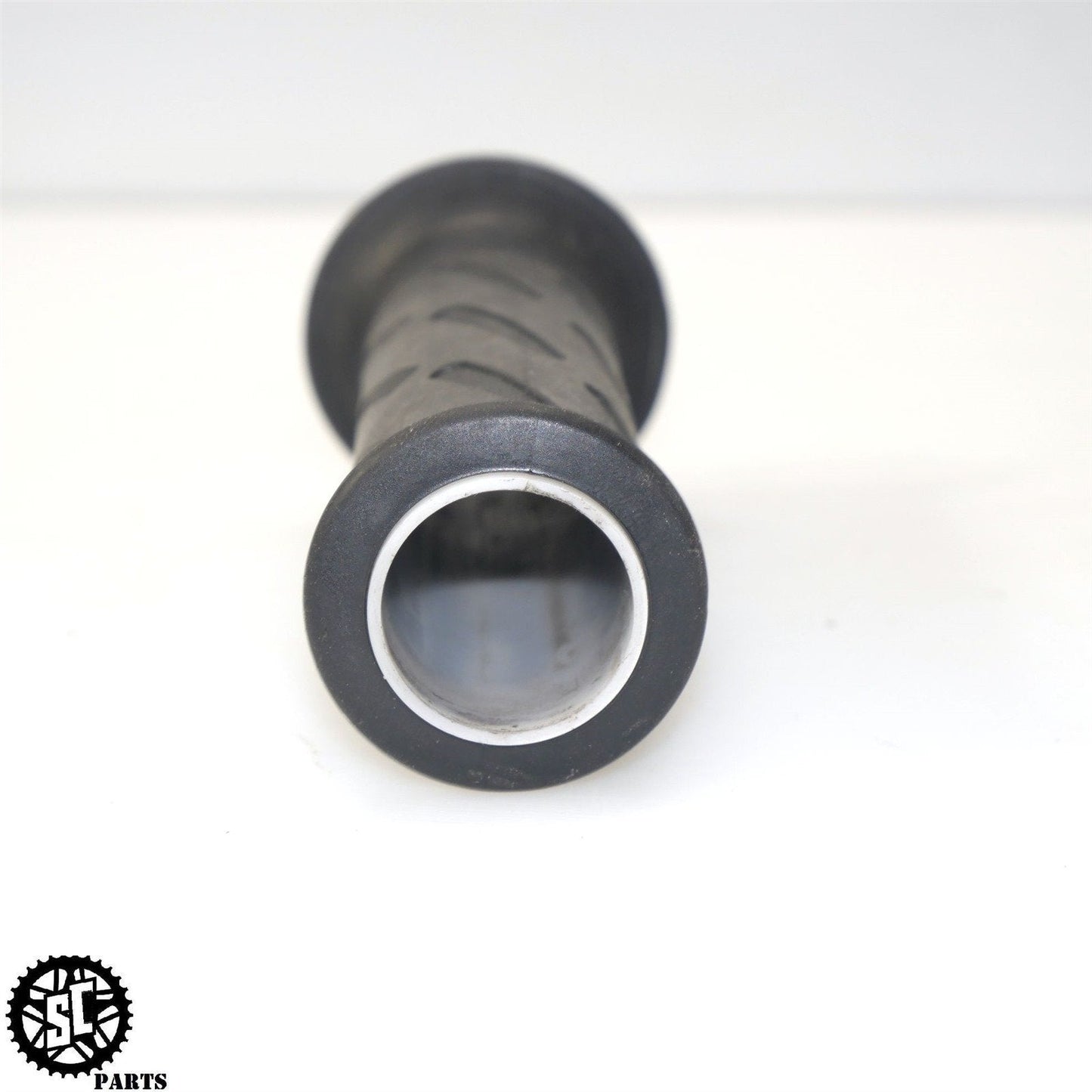 2001-2007 SUZUKI HAYABUSA GSXR1300 OEM THROTTLE TUBE GRIP S49