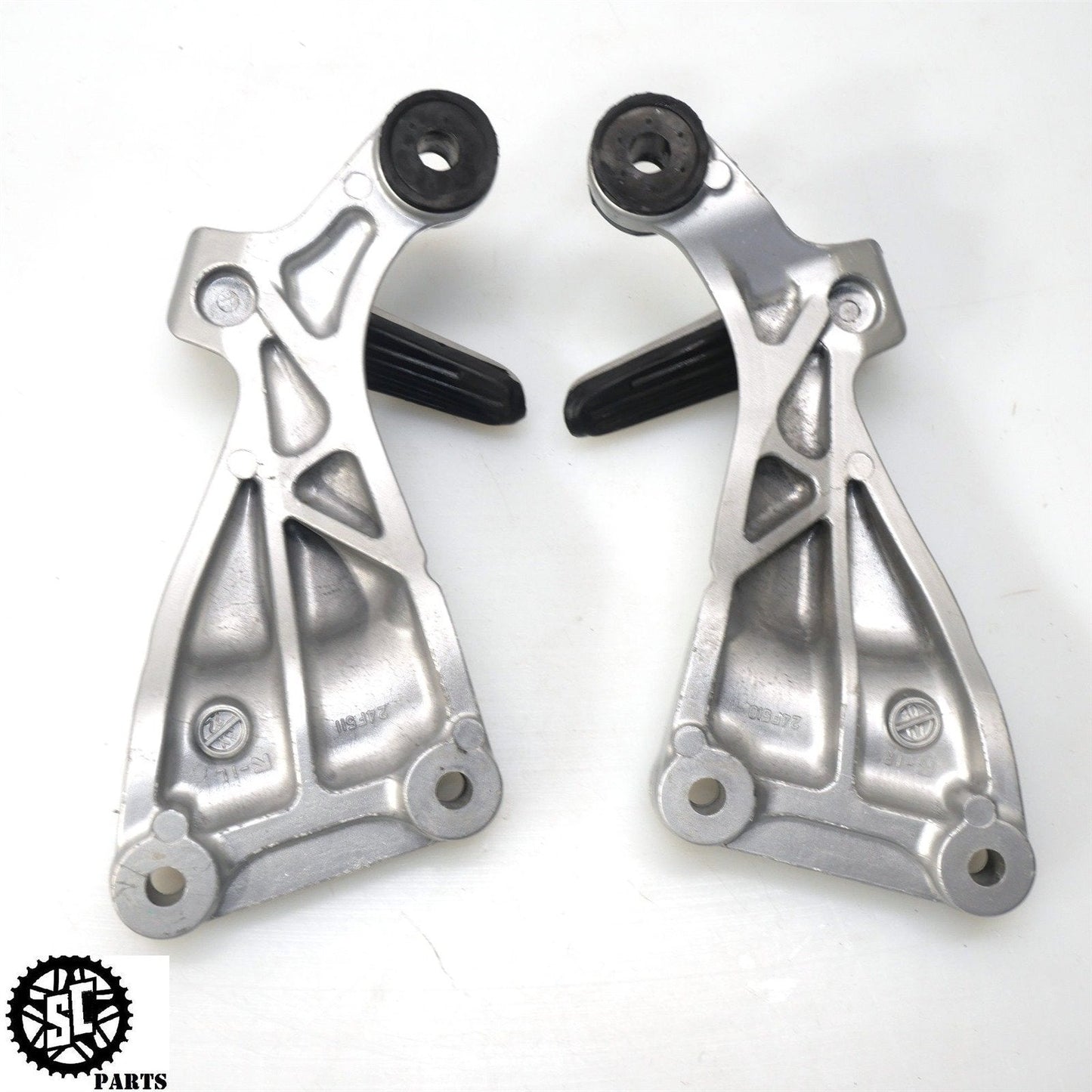 2001-2007 SUZUKI HAYABUSA GSXR1300 REAR BACK PASSENGER PEGS S49