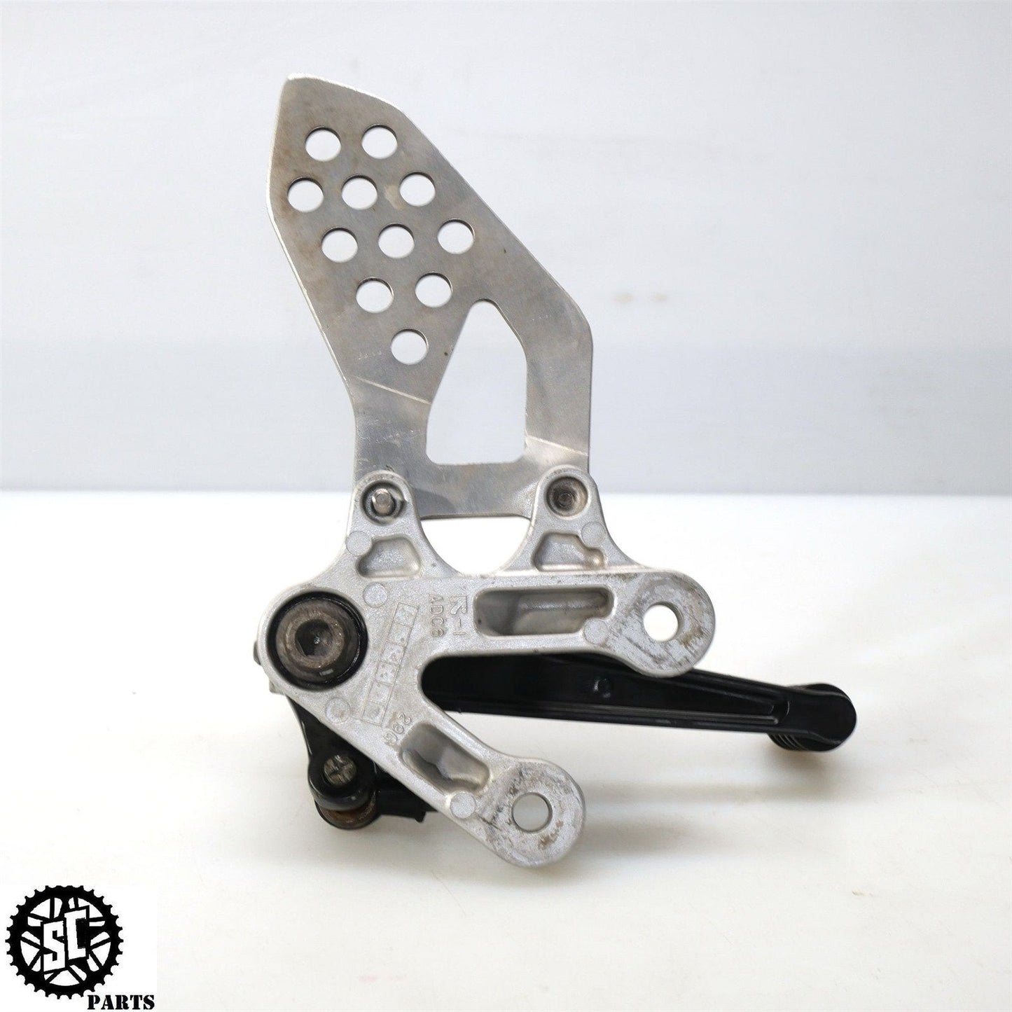 2004 2005 SUZUKI GSXR 600 FRONT LEFT REARSET FOOT PEG GEAR SHIFTER PEDAL S14