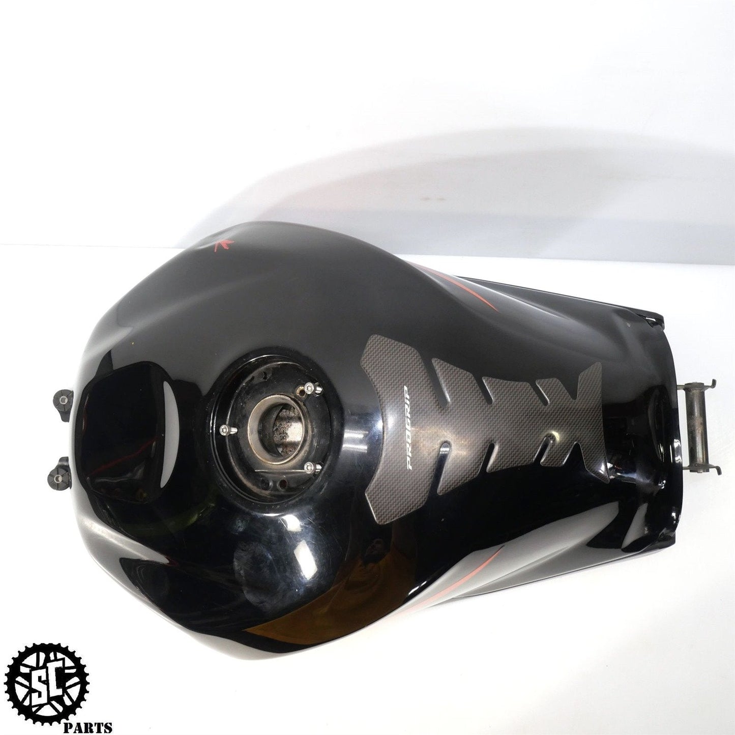 2004 2005 SUZUKI GSXR 600 GAS TANK S14