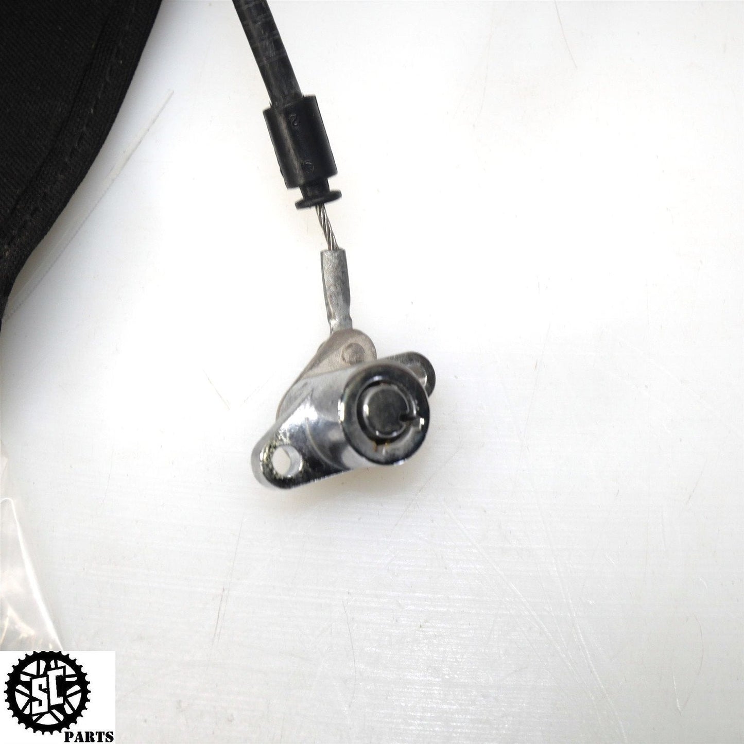 2017-2022 HARLEY ROAD GLIDE HARDWARE LATCH ASSEMBLY RIGHT SADDLEBAG LID HD30