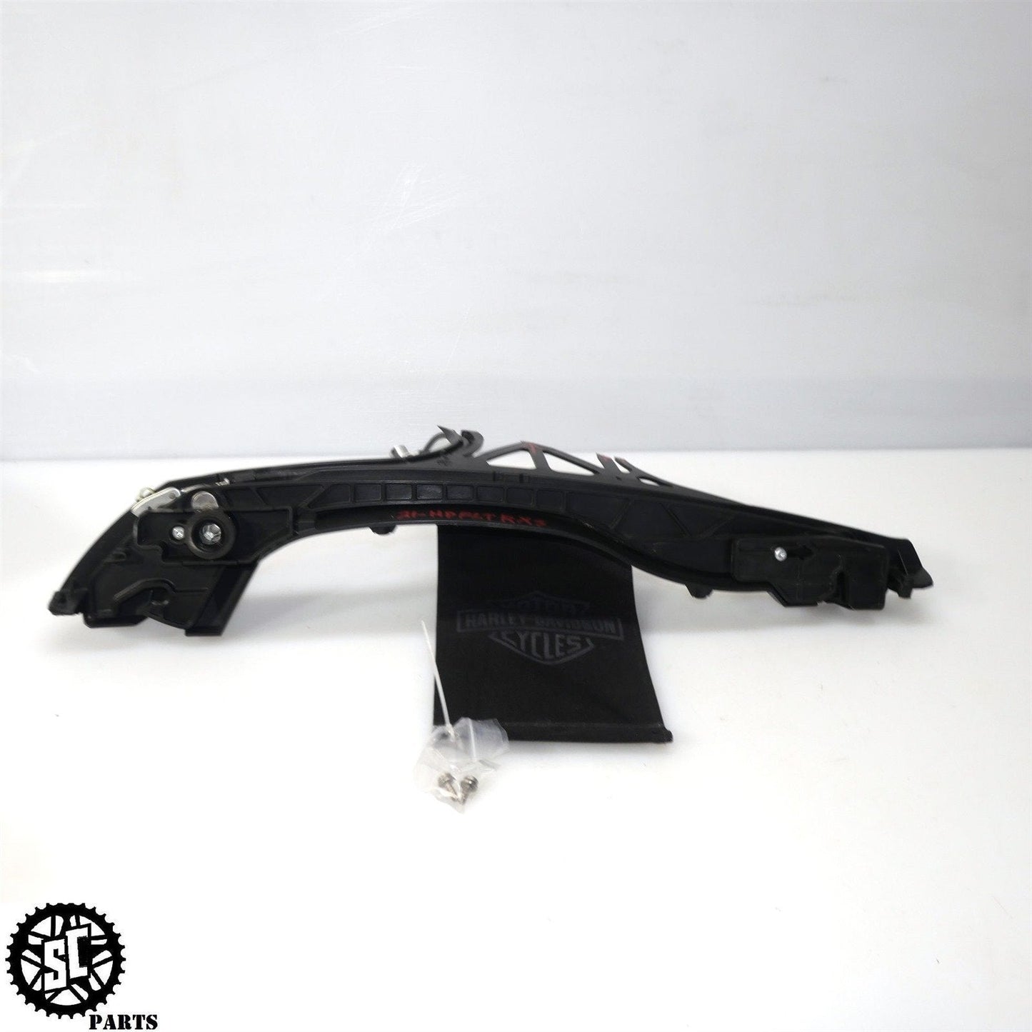 2017-2022 HARLEY ROAD GLIDE HARDWARE LATCH ASSEMBLY RIGHT SADDLEBAG LID HD30
