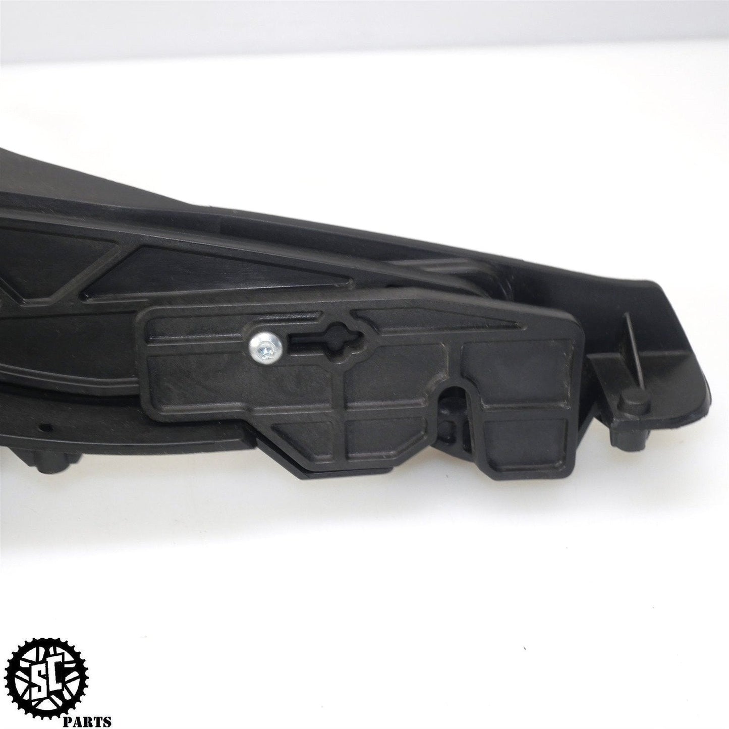 2017-2022 HARLEY ROAD GLIDE HARDWARE LATCH ASSEMBLY RIGHT SADDLEBAG LID HD30