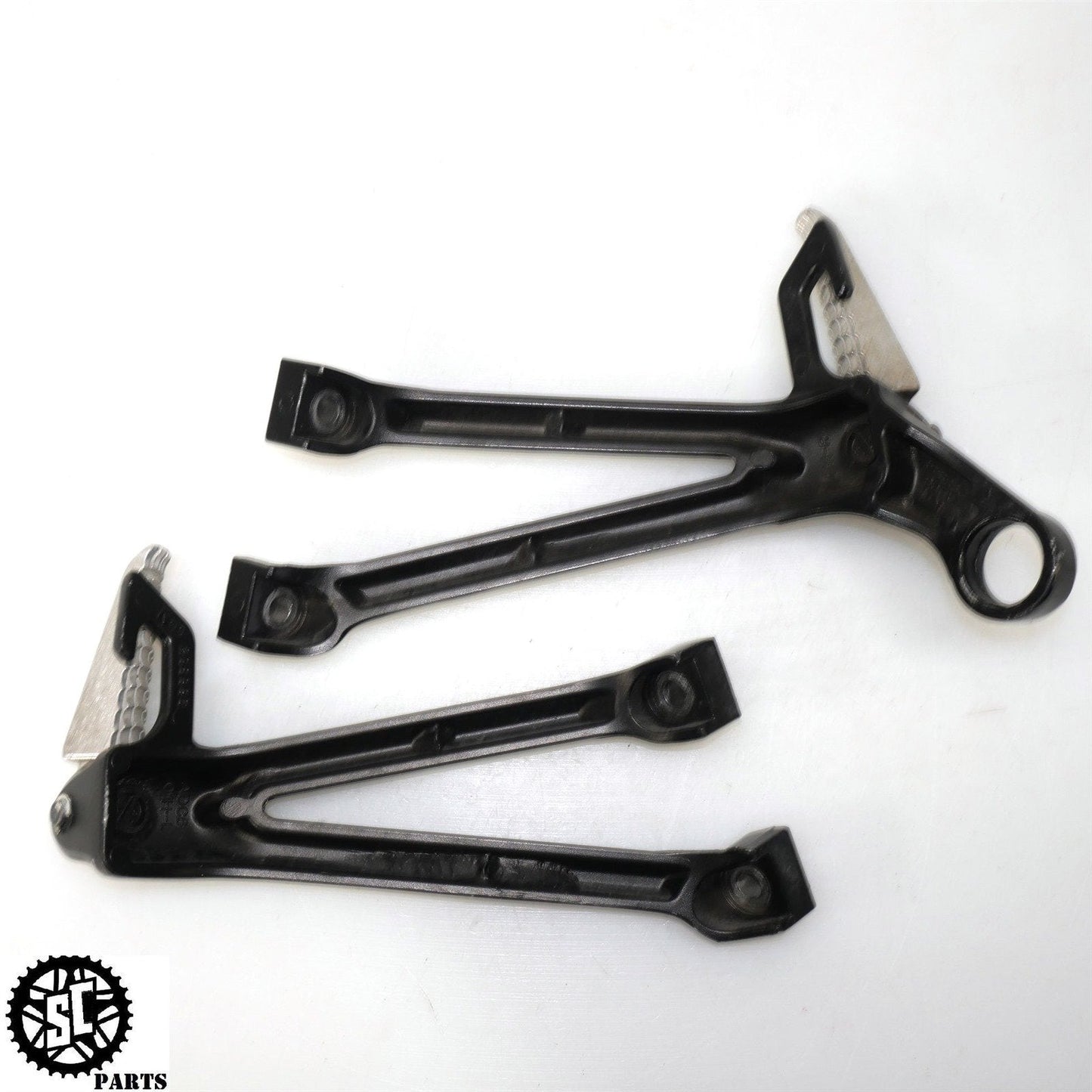 2008 2009 SUZUKI GSXR 600 750 REAR BACK PASSENGER FOOT PEG BRACKET S23