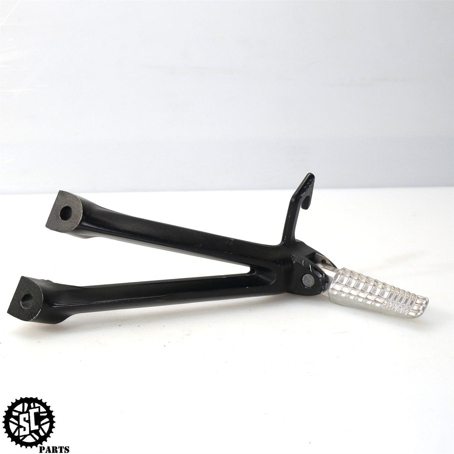 2008 2009 SUZUKI GSXR 600 750 REAR BACK PASSENGER FOOT PEG BRACKET S23