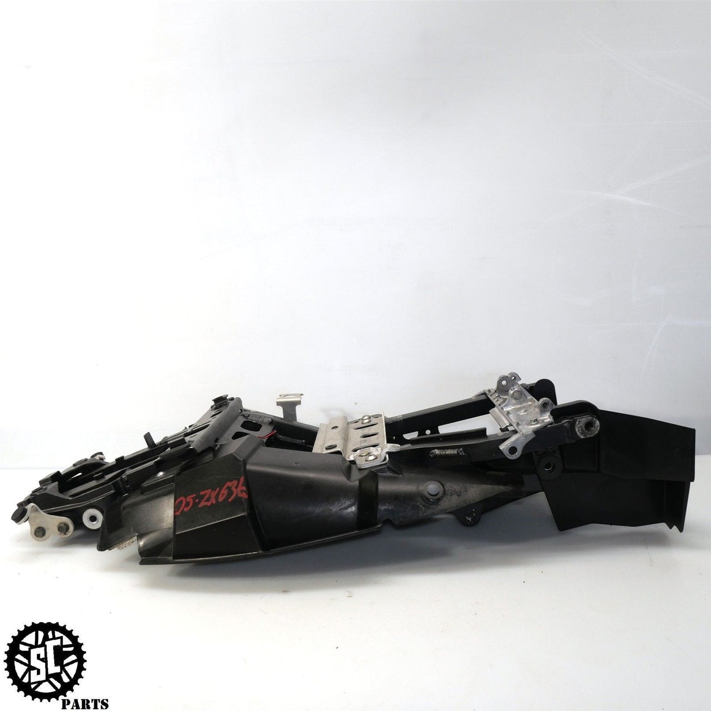 2005 2006 KAWASAKI NINJA ZX6R 636 REAR SUBFRAME BATTERY TRAY K44