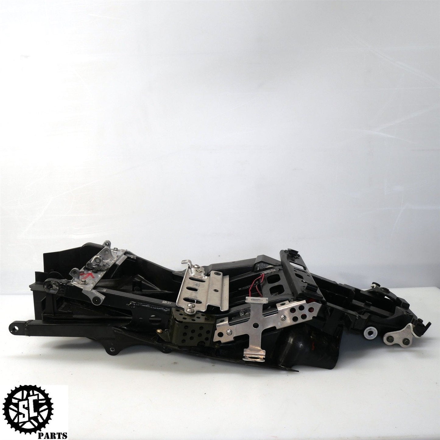 2005 2006 KAWASAKI NINJA ZX6R 636 REAR SUBFRAME BATTERY TRAY K44