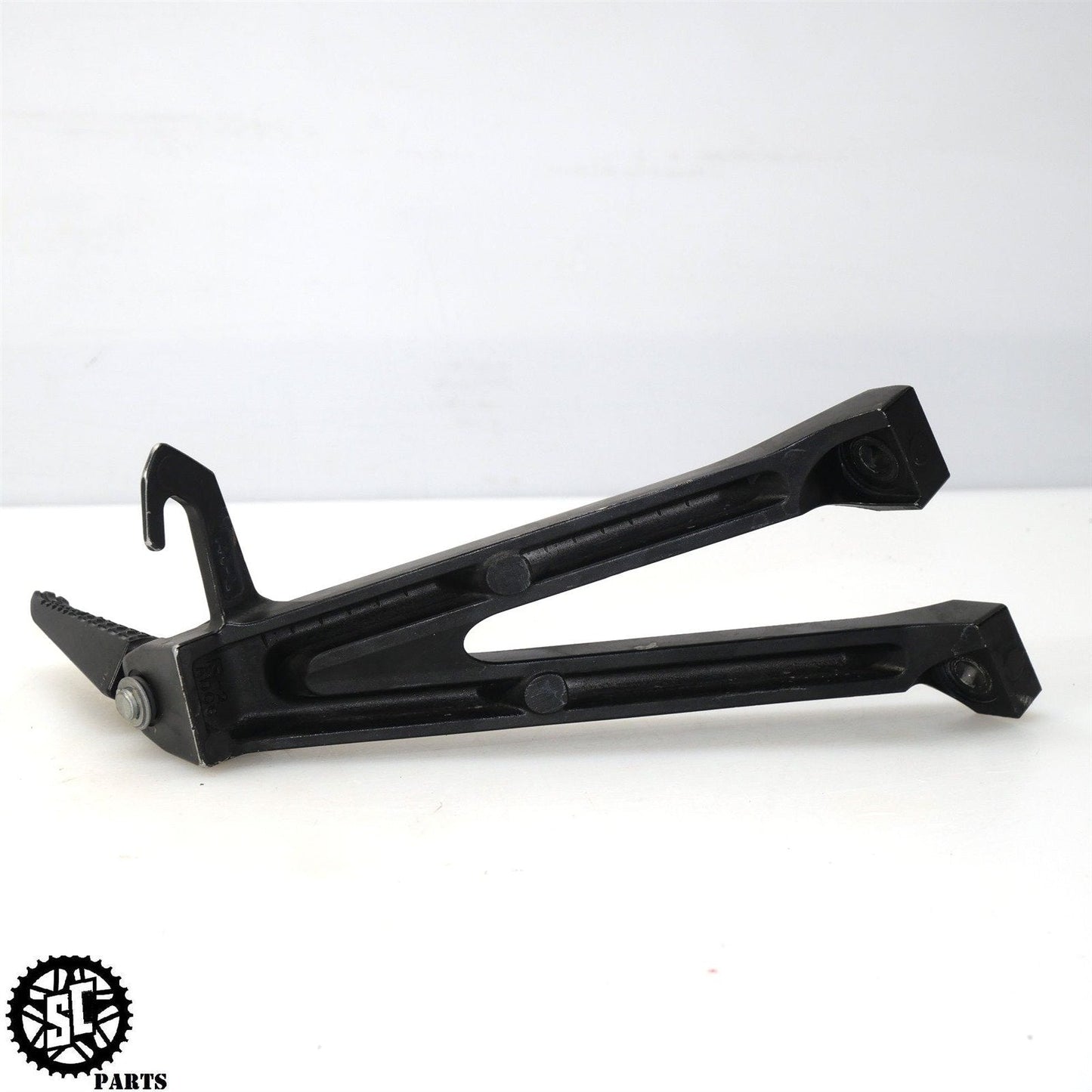 2011-2021 SUZUKI GSXR 600 750 REAR BACK PASSENGER FOOT PEGS S36