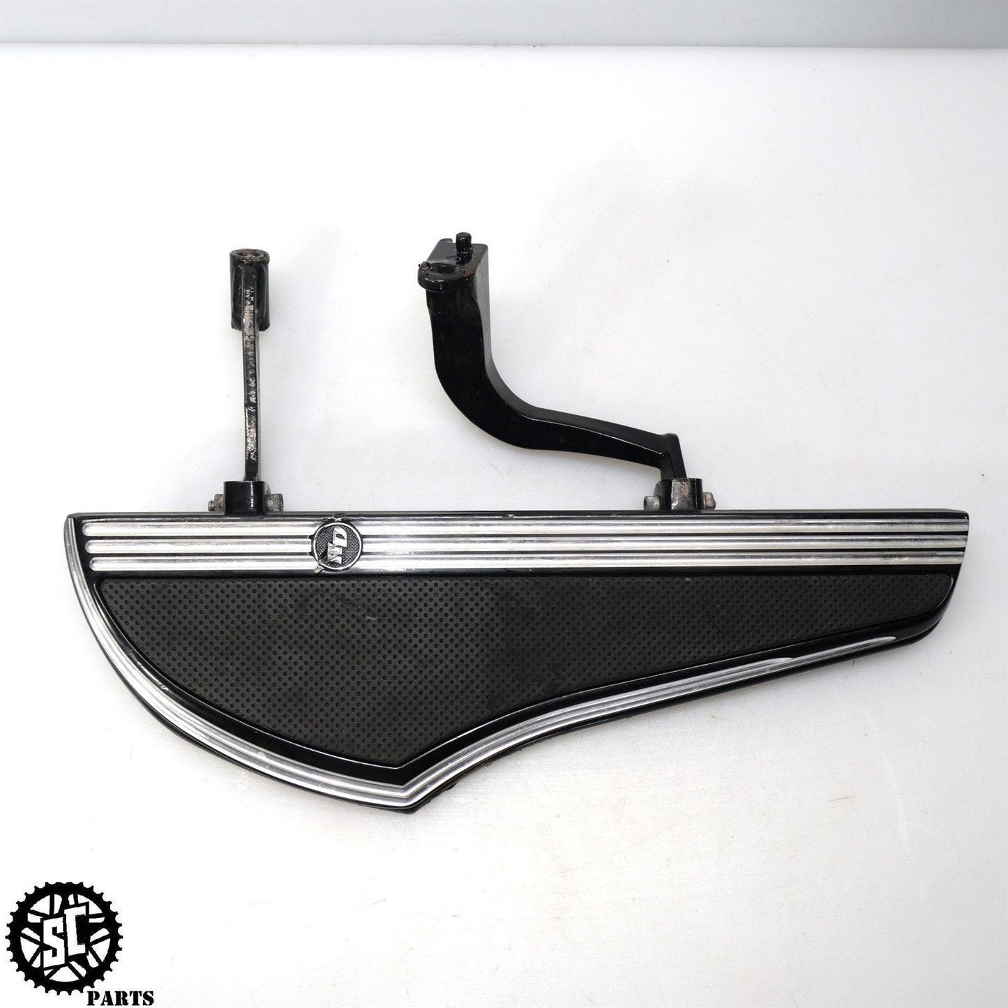 2017-2022 HARLEY ROAD GLIDE FRONT LEFT DEFIANCE FLOORBOARD BRACKET HD17