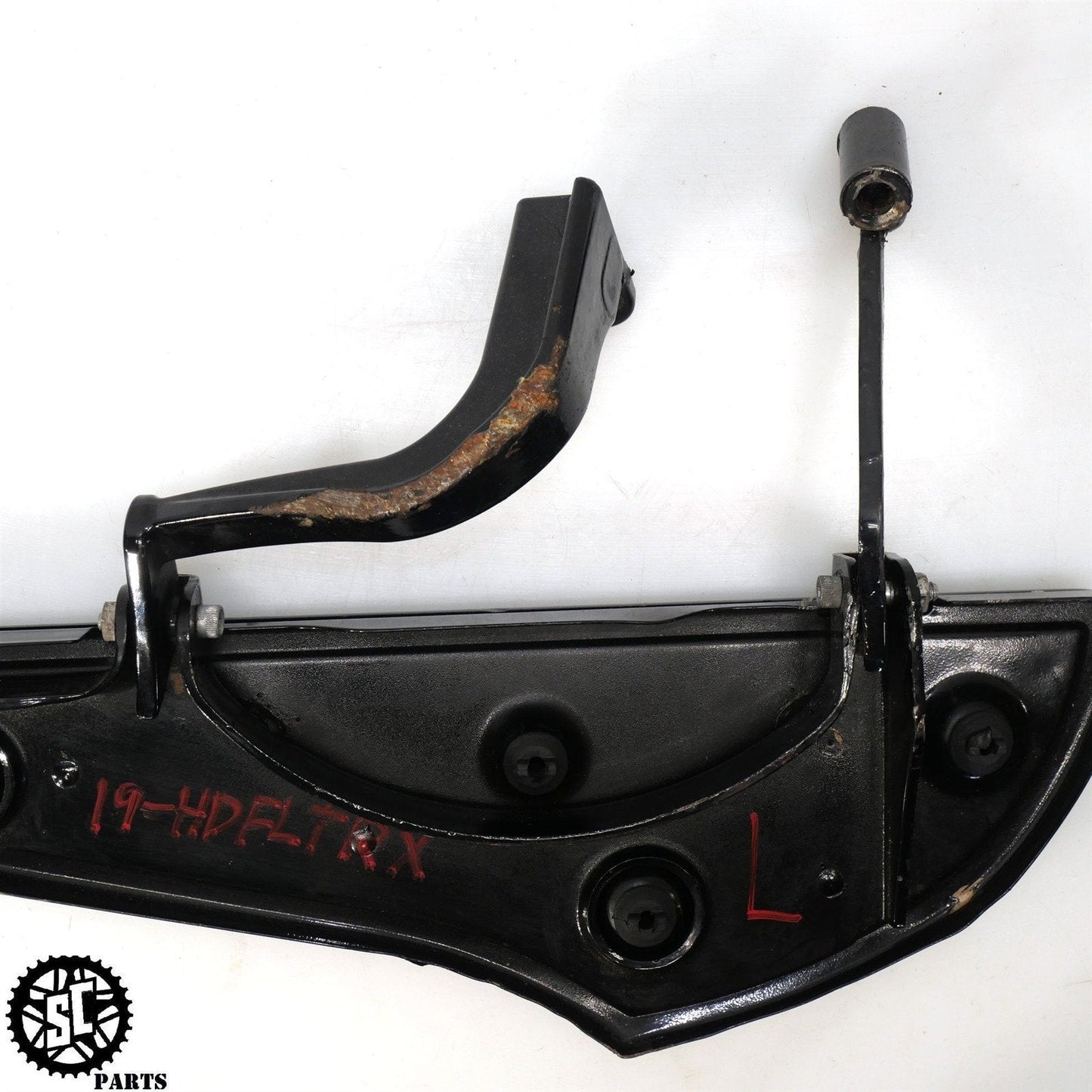2017-2022 HARLEY ROAD GLIDE FRONT LEFT DEFIANCE FLOORBOARD BRACKET HD17