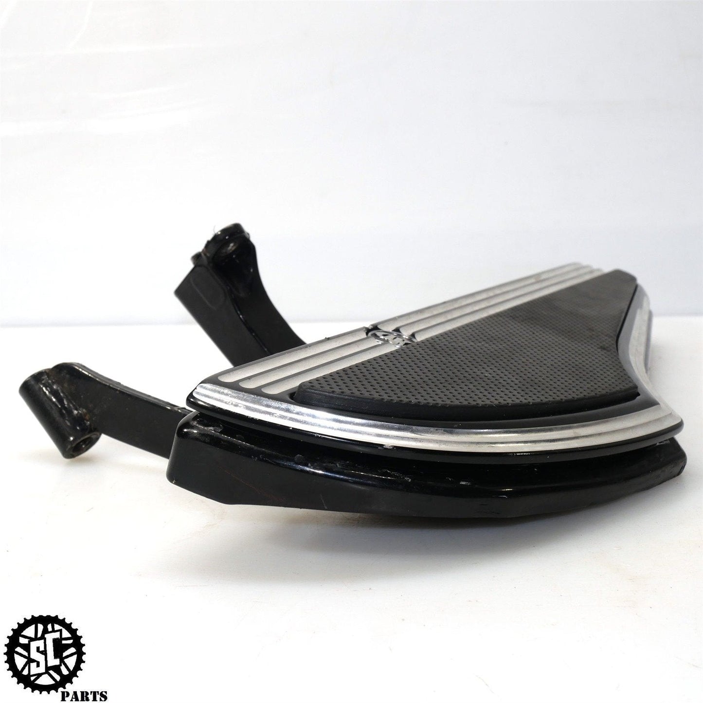 2017-2022 HARLEY ROAD GLIDE FRONT LEFT DEFIANCE FLOORBOARD BRACKET HD17