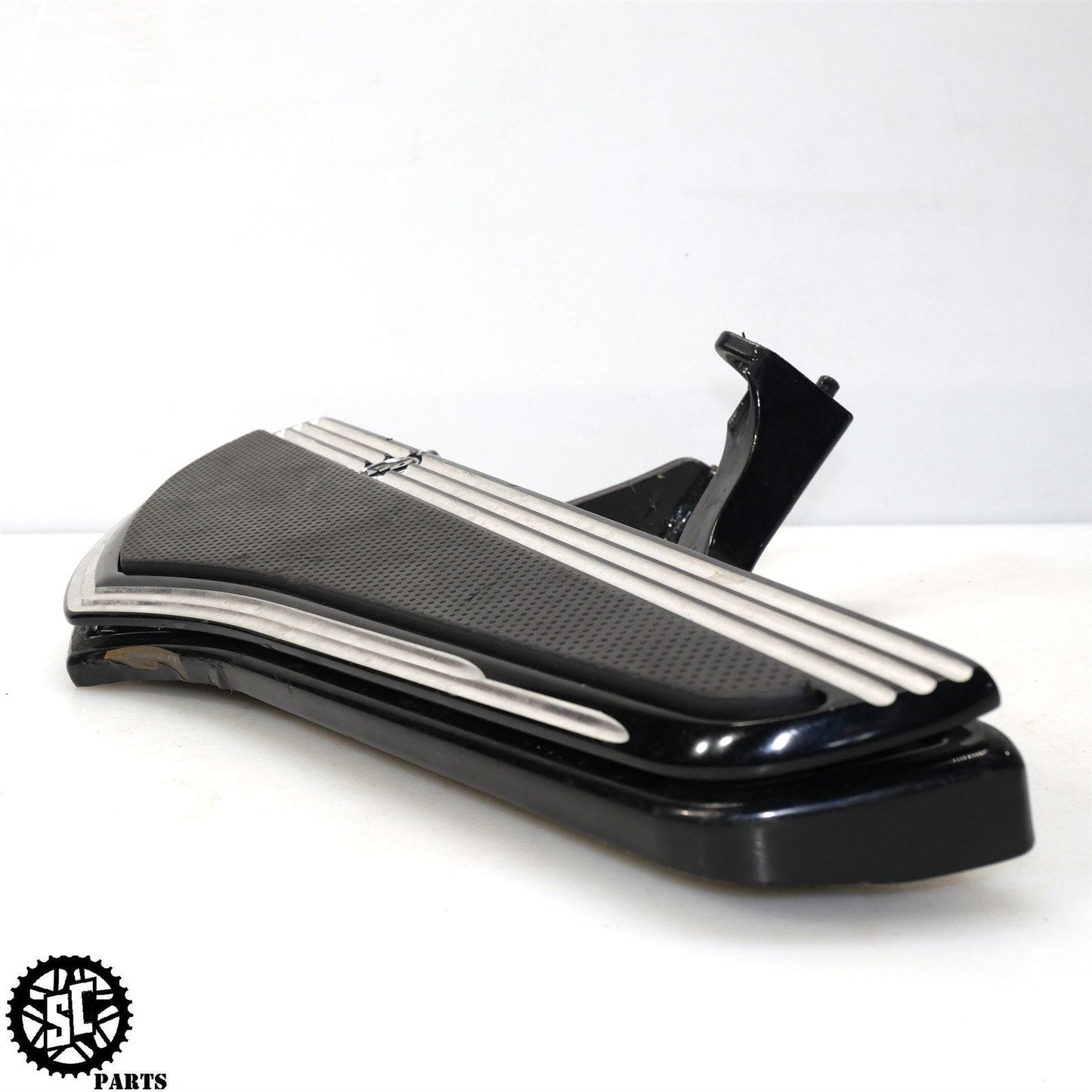 2017-2022 HARLEY ROAD GLIDE FRONT LEFT DEFIANCE FLOORBOARD BRACKET HD17