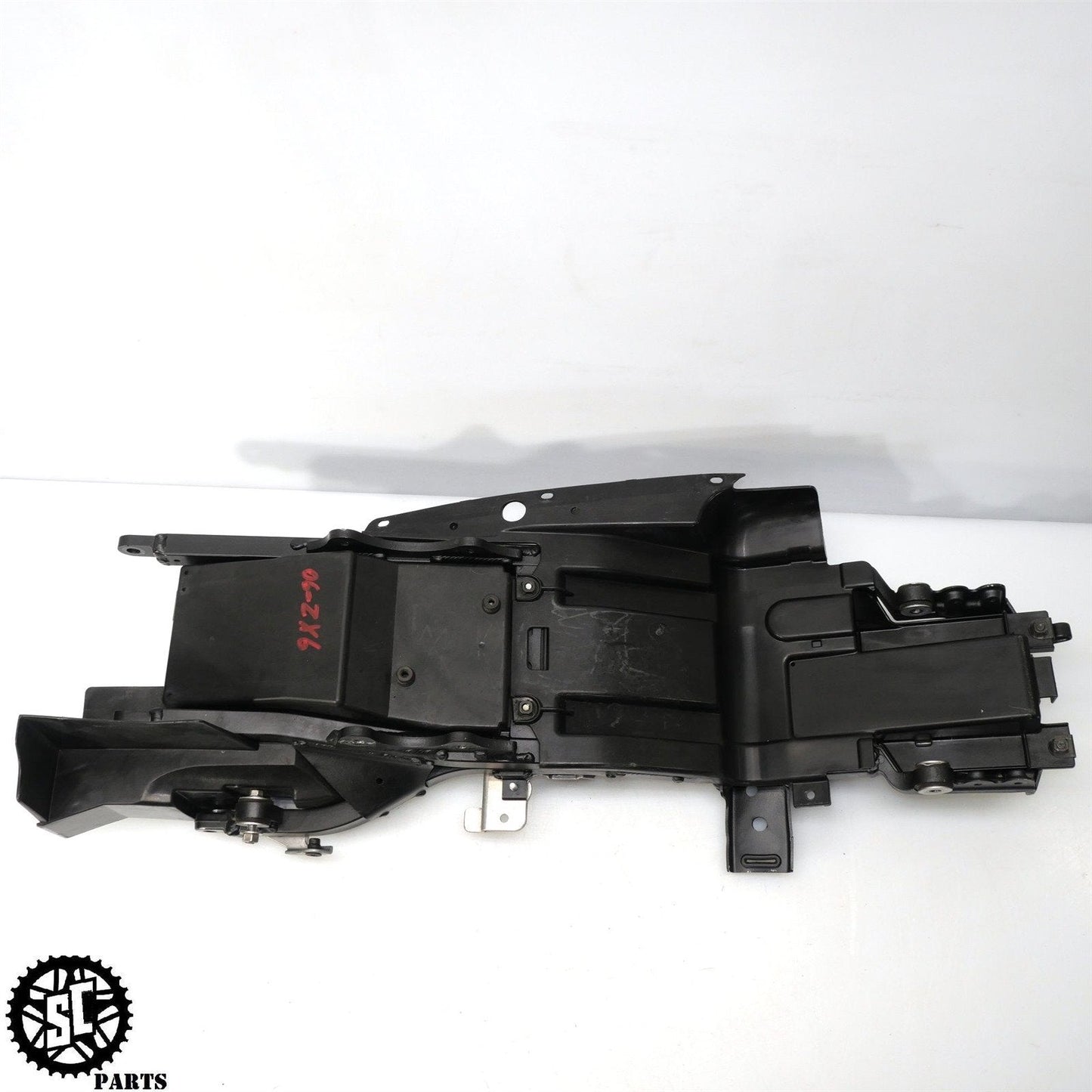 2005 2006 KAWASAKI NINJA ZX6R 636 REAR BACK SUBFRAME TAIL BATTERY TRAY K20