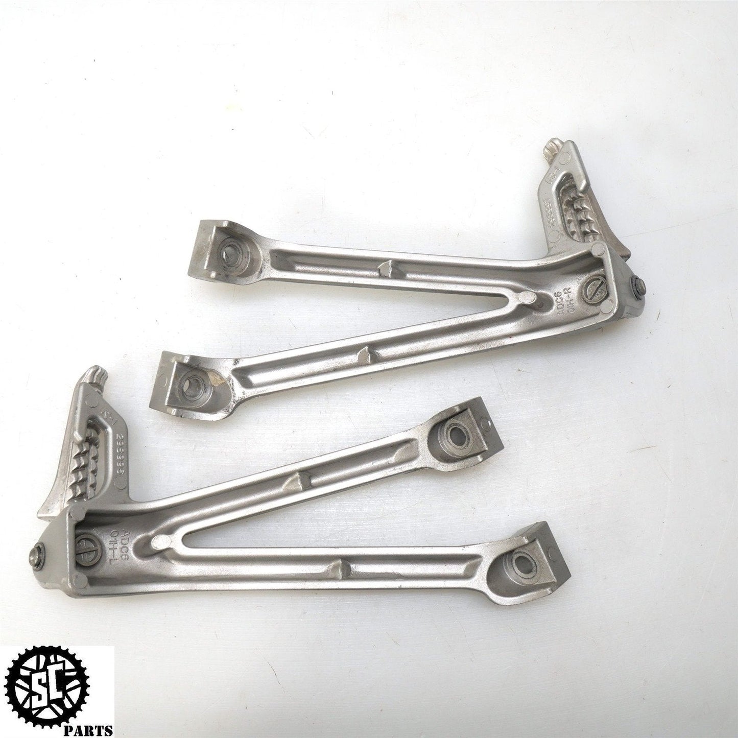 2006-2007 SUZUKI GSXR 600 750 REAR BACK PASSENGER LEFT RIGHT FOOT PEG S11