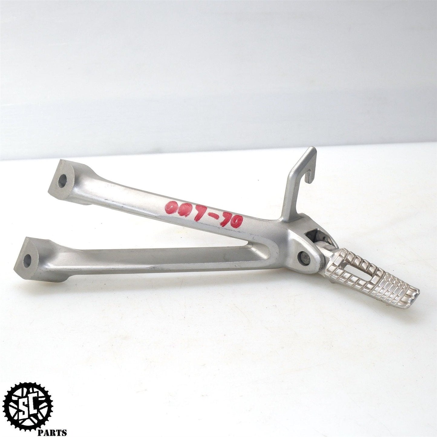 2006-2007 SUZUKI GSXR 600 750 REAR BACK PASSENGER LEFT RIGHT FOOT PEG S11